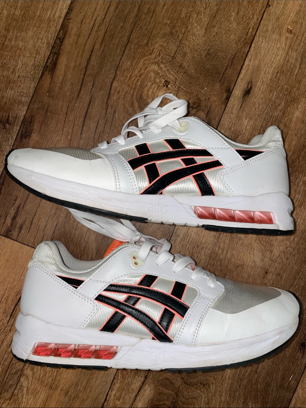 ASICS Gel Saga Sou White Sneakers with Neon Orange Accents Men Size 7.5 woman 9 - Picture 3 of 8